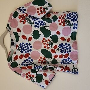 Uniqlo x Marimekko Fruit Print Strawberry Grape Crop Short Sleeve Tshirt size XS